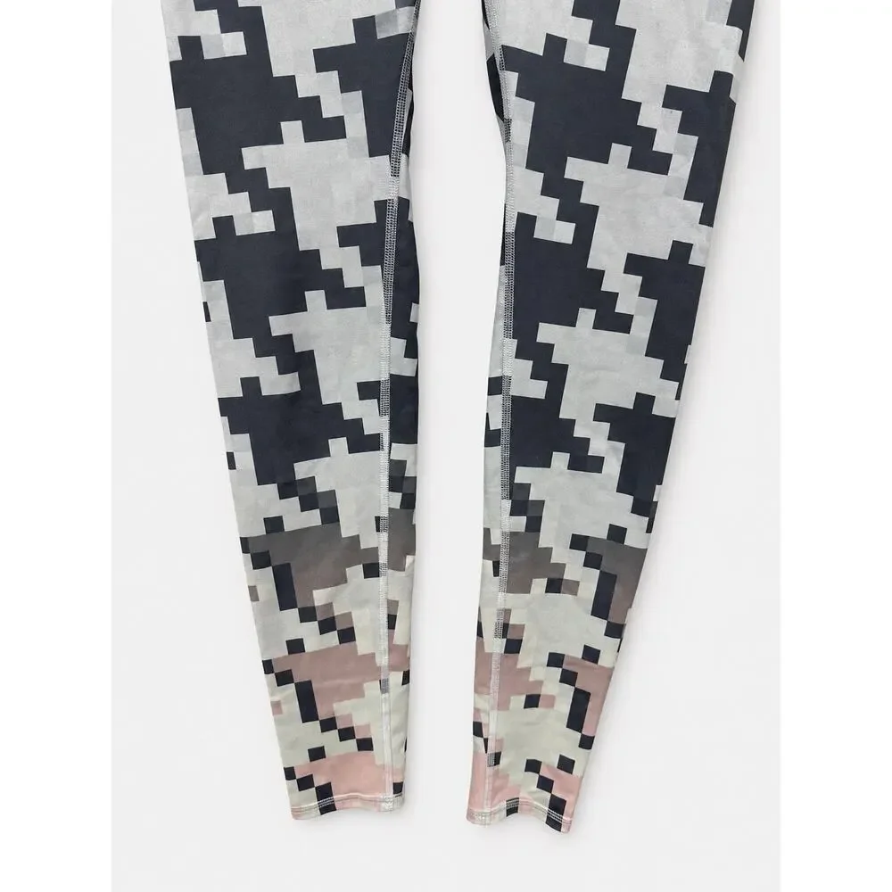 ALO‎ Yoga Airbrush Pixel Leggings Women Small Gray Pink Camo Pilates 29 Inseam